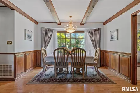 Dining - 50 W Hazel Dell Ln, Springfield, IL 62703 photo 2 of 4