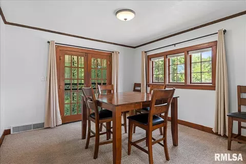 Dining - 2501 S 7th St, Springfield, IL 62703 photo 1 of 4