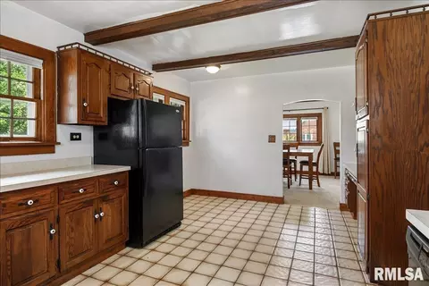 Kitchen - 2501 S 7th St, Springfield, IL 62703 photo 3 of 3