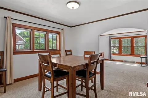 Dining - 2501 S 7th St, Springfield, IL 62703 photo 3 of 4