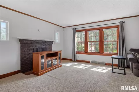 Living - 2501 S 7th St, Springfield, IL 62703 photo 4 of 4