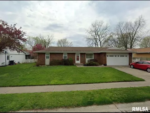 9 Arthur Dr, Rochester, IL 62563