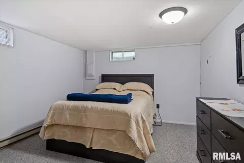 Bedroom - 12 N Oxford Rd, Springfield, IL 62702 photo 4 of 6