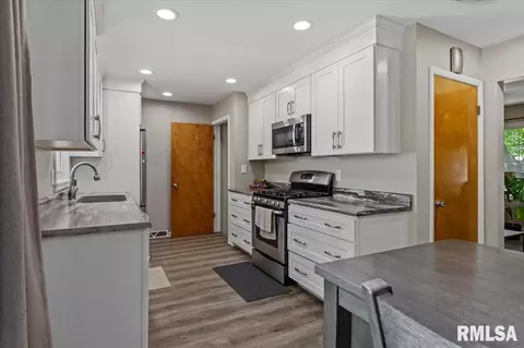 Kitchen - 12 N Oxford Rd, Springfield, IL 62702 photo 2 of 4