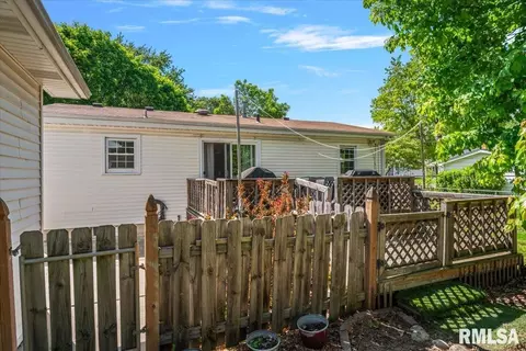 Exterior - 12 N Oxford Rd, Springfield, IL 62702 photo 5 of 7