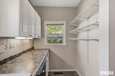 1101 W Maple Ave S, Springfield, IL 62704 photo 9