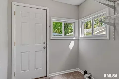 1101 W Maple Ave S, Springfield, IL 62704 photo 5