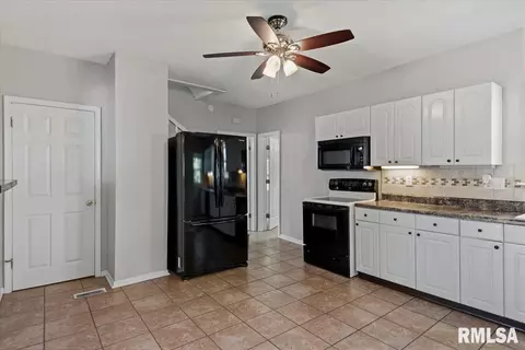 1101 W Maple Ave S, Springfield, IL 62704 photo 6
