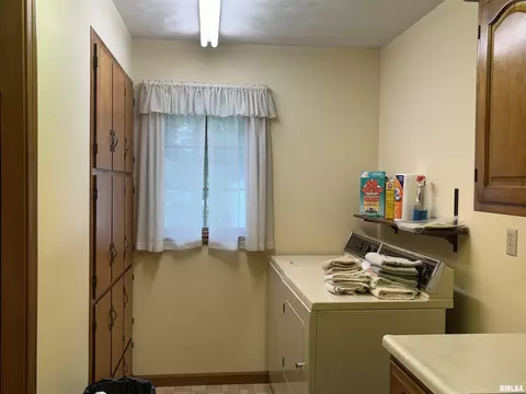 Other - 2524 Winfield Dr, Springfield, IL 62704 photo 3 of 5