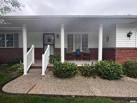 Exterior - 2524 Winfield Dr, Springfield, IL 62704 photo 2 of 9