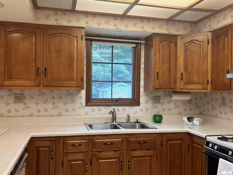 Kitchen - 2524 Winfield Dr, Springfield, IL 62704 photo 1 of 4