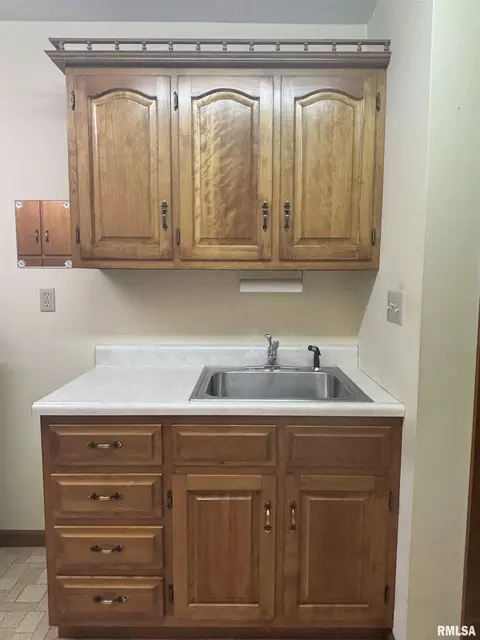 Kitchen - 2524 Winfield Dr, Springfield, IL 62704 photo 4 of 4