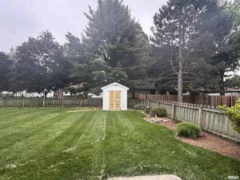 Exterior - 2524 Winfield Dr, Springfield, IL 62704 photo 8 of 9