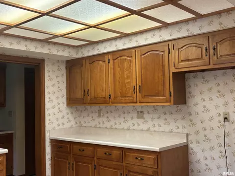 Kitchen - 2524 Winfield Dr, Springfield, IL 62704 photo 2 of 4