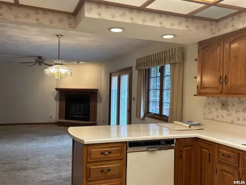 Living - 2524 Winfield Dr, Springfield, IL 62704 photo 5 of 5