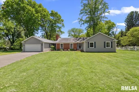 23 Circle Dr, Rochester, IL 62563