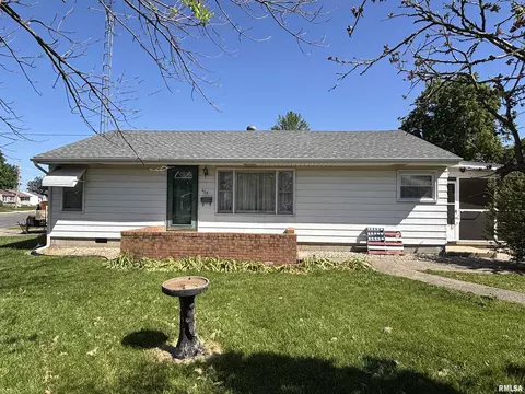 425 Maxwell St, Taylorville, IL 62568
