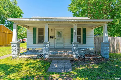 636 4th St, Lincoln, IL 62656