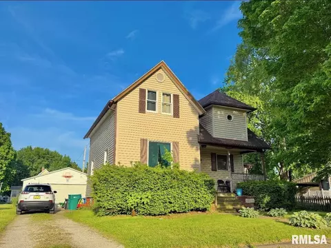 527 Burgland Ave, Galesburg, IL 61401