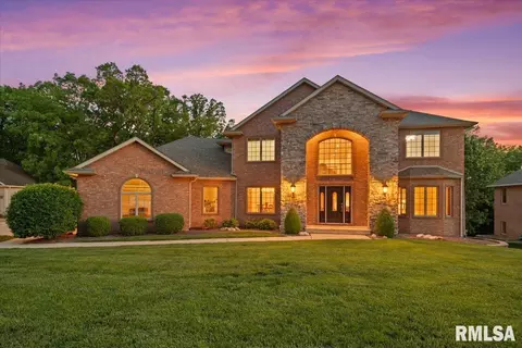 47 Woodland Trl, Rochester, IL 62563