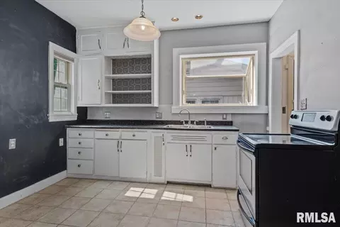 Kitchen - 1907 S 5th St, Springfield, IL 62703 photo 1 of 2