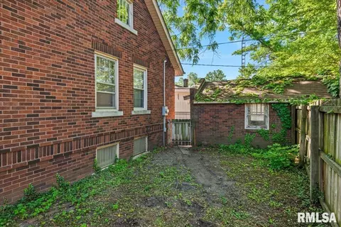 Exterior - 1907 S 5th St, Springfield, IL 62703 photo 4 of 6