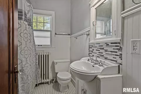 Bath - 1907 S 5th St, Springfield, IL 62703 photo 1 of 1
