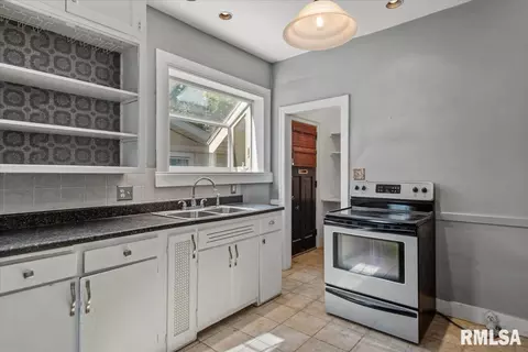 Kitchen - 1907 S 5th St, Springfield, IL 62703 photo 2 of 2
