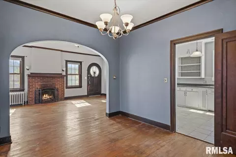 Living - 1907 S 5th St, Springfield, IL 62703 photo 5 of 6