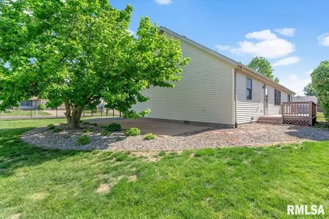 Exterior - 3700 Bergamot Dr, Springfield, IL 62712 photo 7 of 9