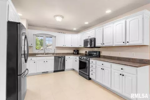 Kitchen - 3700 Bergamot Dr, Springfield, IL 62712 photo 1 of 2
