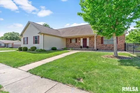 Exterior - 3700 Bergamot Dr, Springfield, IL 62712 photo 2 of 9