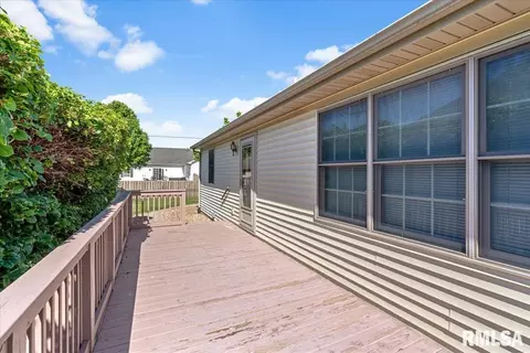 Exterior - 3700 Bergamot Dr, Springfield, IL 62712 photo 5 of 9