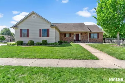 3700 Bergamot Dr, Springfield, IL 62712