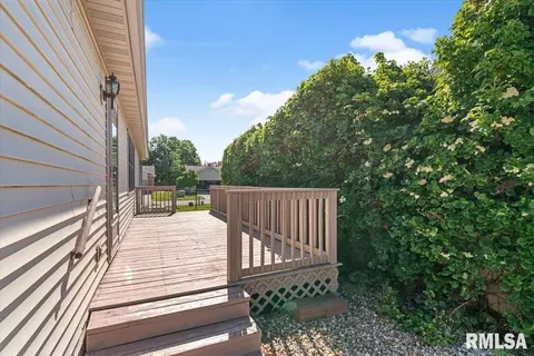 Exterior - 3700 Bergamot Dr, Springfield, IL 62712 photo 4 of 9