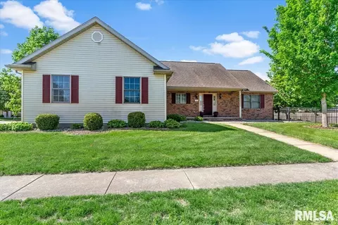 Exterior - 3700 Bergamot Dr, Springfield, IL 62712 photo 3 of 9