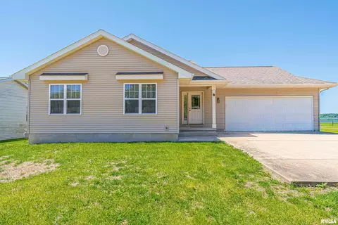 12 Elizabeth Ct, Elkhart, IL 62634