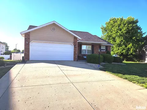 59 Julie Dr, Glen Carbon, IL 62034