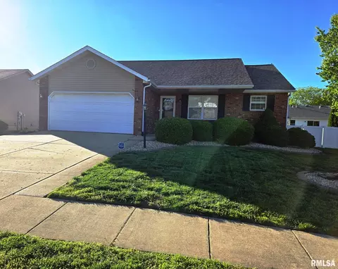 59 Julie Dr, Glen Carbon, IL 62034