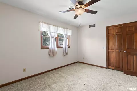 Bedroom - 2529 Wydown Ave, Springfield, IL 62704 photo 8 of 13