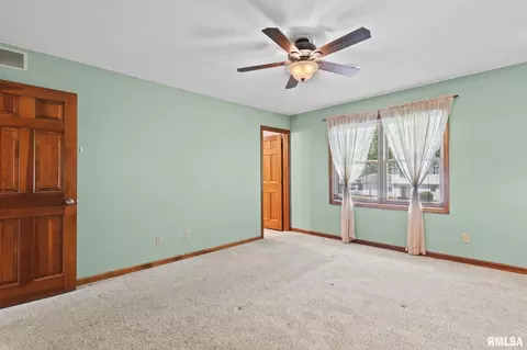Bedroom - 2529 Wydown Ave, Springfield, IL 62704 photo 6 of 13