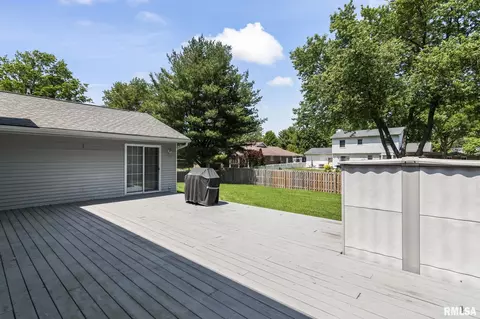 Exterior - 2529 Wydown Ave, Springfield, IL 62704 photo 5 of 7