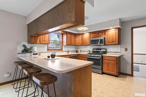 Kitchen - 2529 Wydown Ave, Springfield, IL 62704 photo 1 of 2