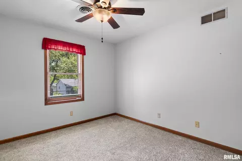 Bedroom - 2529 Wydown Ave, Springfield, IL 62704 photo 11 of 13