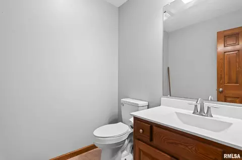 Bath - 2529 Wydown Ave, Springfield, IL 62704 photo 4 of 4