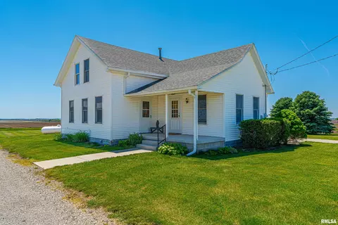 Exterior - 981 2550th St, Emden, IL 62635 photo 1 of 4