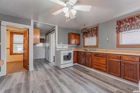 Entry Way - 981 2550th St, Emden, IL 62635 photo 1 of 2