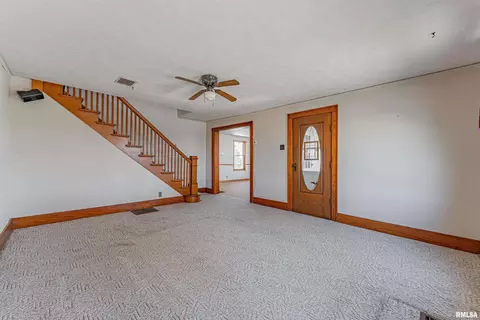 Living - 981 2550th St, Emden, IL 62635 photo 3 of 4