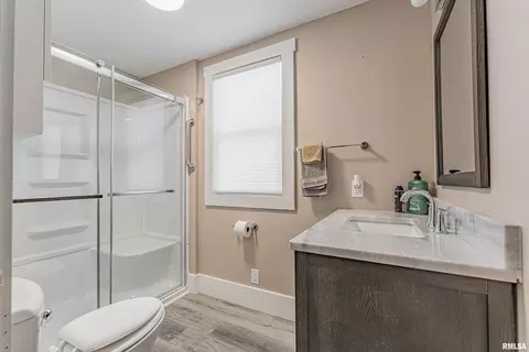 Bath - 981 2550th St, Emden, IL 62635 photo 1 of 1
