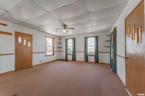 Living - 981 2550th St, Emden, IL 62635 photo 1 of 4